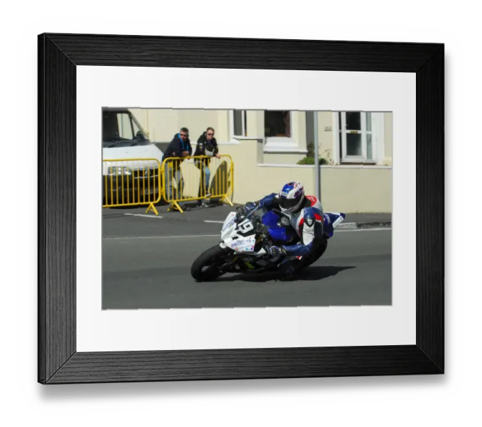 Framed Print : Gary Vines (Yamaha) 2016 Supertwin Manx Grand Prix
