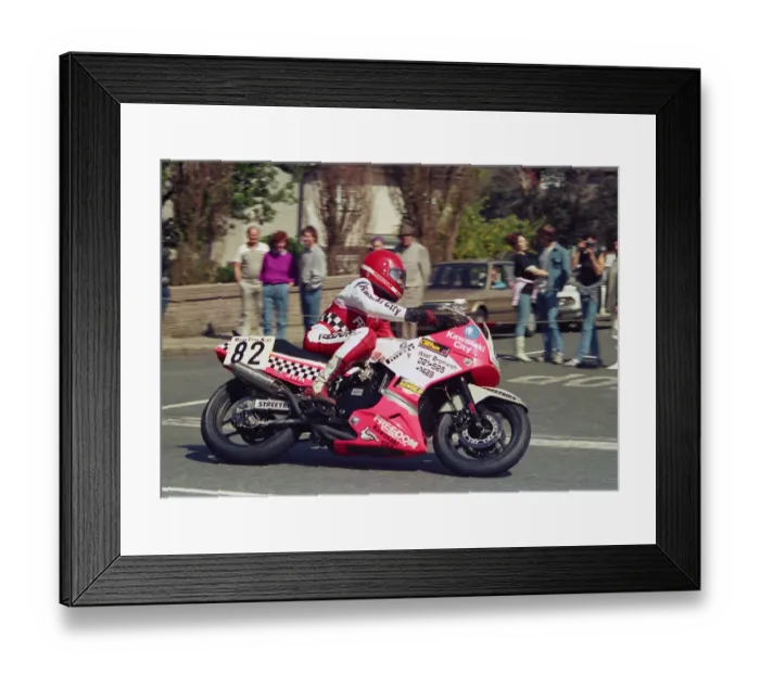 Framed Print : Pete Davies (Kawasaki) 1987 Formula One TT Framed Print : Pete Davies (Kawasaki) 1987 Formula One TT