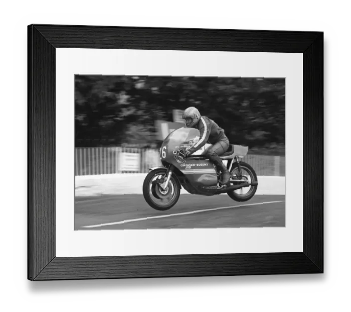 Framed Print : Les Trotter (Crooks Suzuki) 1977 Formula One TT Framed Print : Les Trotter (Crooks Suzuki) 1977 Formula One TT