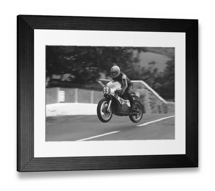 Framed Print : Joey Dunlop (Rea Yamsel) 1977 Junior TT Framed Print : Joey Dunlop (Rea Yamsel) 1977 Junior TT
