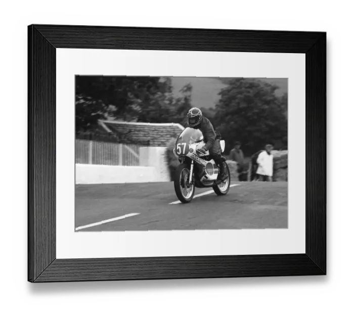 Framed Print : Tom Robinson (Yamaha) 1977 Junior TT Framed Print : Tom Robinson (Yamaha) 1977 Junior TT