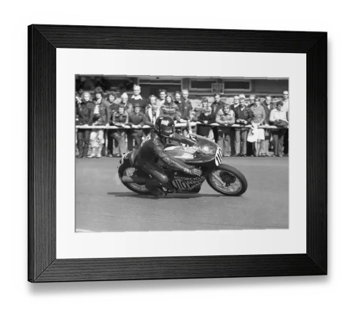 Framed Print : Dave East (Velocette) 1977 Senior Manx Grand Prix Framed Print : Dave East (Velocette) 1977 Senior Manx Grand Prix