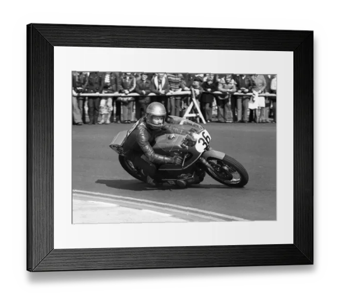 Framed Print : Gordon Russsell (Honda) 1977 Senior Manx Grand Prix Framed Print : Gordon Russsell (Honda) 1977 Senior Manx Grand Prix
