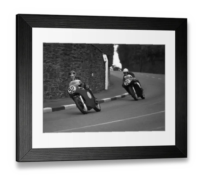 Framed Print : Alan Ainge (Norton) & Bill Milne (Cowles Matchless) 1971 Senior Manx Grand Prix practice