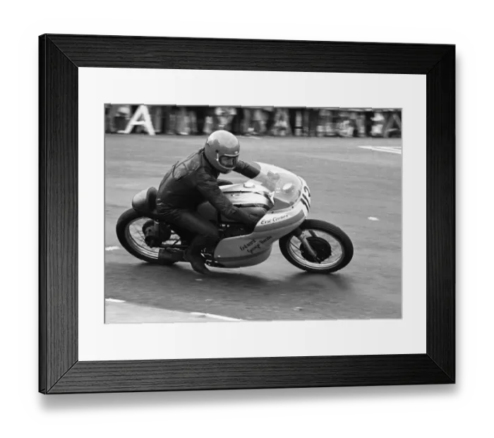 Framed Print : Eric Cornes (Norton) 1975 Senior Manx Grand Prix Framed Print : Eric Cornes (Norton) 1975 Senior Manx Grand Prix