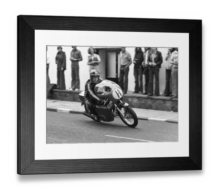 Framed Print : Colin Wilkinson (Honda) 1975 Senior Manx Grand Prix