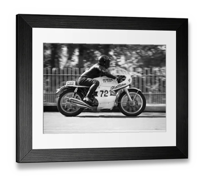 Framed Print : Leo Castles (Honda) 1972 Senior Manx Grand Prix Framed Print : Leo Castles (Honda) 1972 Senior Manx Grand Prix