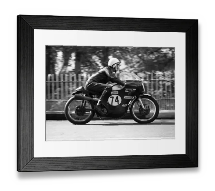 Framed Print : Alan Inge (Norton) 1972 Senior Manx Grand Prix Framed Print : Alan Inge (Norton) 1972 Senior Manx Grand Prix