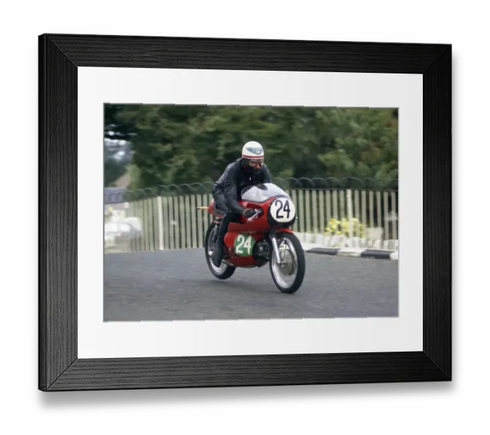 Framed Print : Rod Cull (Aermacchi) 1968 Lightweight Manx Grand Prix Framed Print : Rod Cull (Aermacchi) 1968 Lightweight Manx Grand Prix