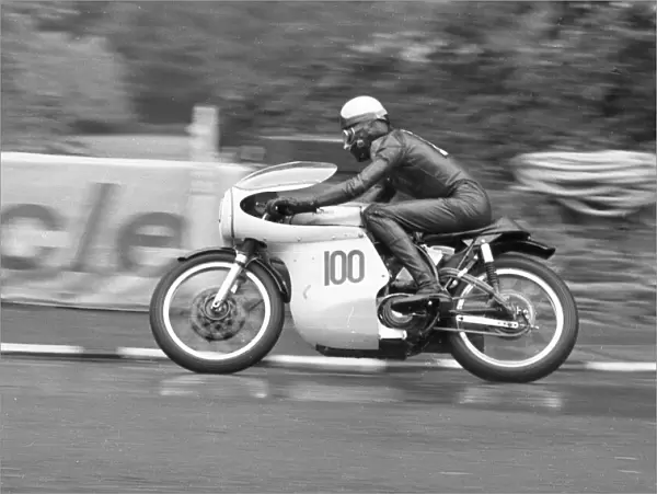 Vern Wallis (Norton) 1965 Senior Manx Grand Prix