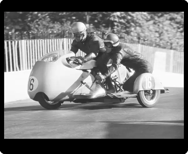 Russ Hackman & Roy Gauge (Norton Triumph) 1968 500 Sidecar TT