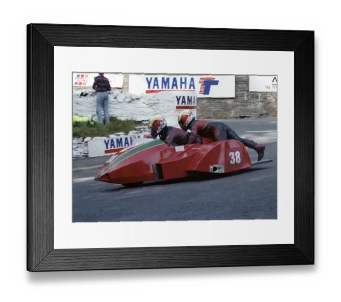 Framed Print : Steve Sinnott & Alan Langton (Sinnott Yamaha) 1992 Sidecar TT Framed Print : Steve Sinnott & Alan Langton (Sinnott Yamaha) 1992 Sidecar TT