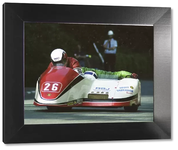 Bruce Moore & Guy Lowe (Shellbourne Yamaha) 1992 Sidecar TT