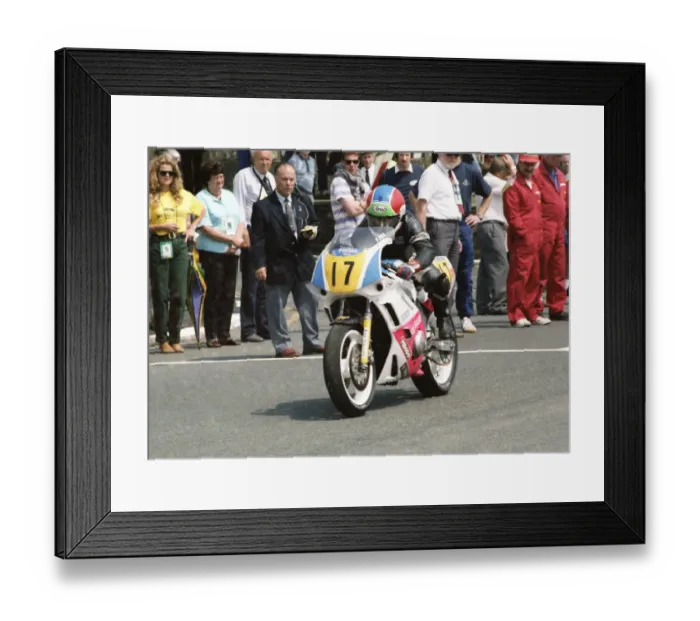 Framed Print : Stanley Rea (Yamaha) 1992 Supersport 600 TT Framed Print : Stanley Rea (Yamaha) 1992 Supersport 600 TT