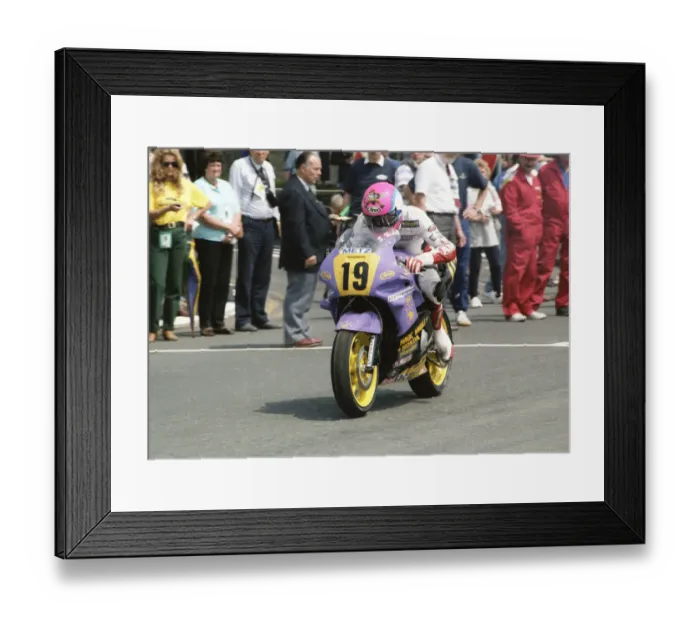 Framed Print : Steve Hislop (Honda) 1992 Supersport 600 TT Framed Print : Steve Hislop (Honda) 1992 Supersport 600 TT