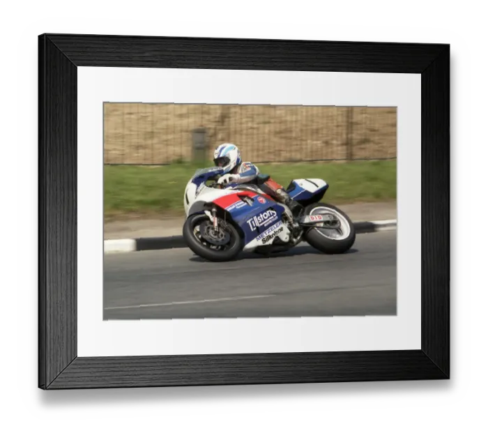 Framed Print : Rob Holden (Yamaha) 1992 Senior TT Framed Print : Rob Holden (Yamaha) 1992 Senior TT
