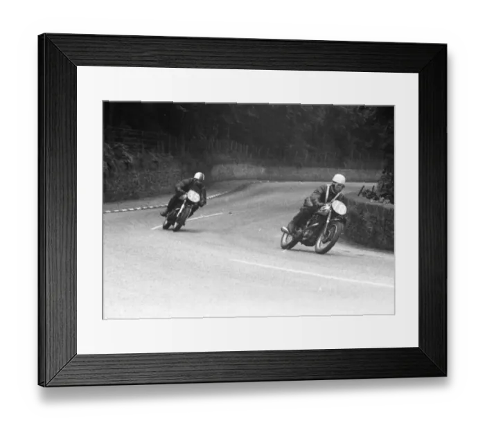 Framed Print : Eric Unwin (BSA) & David Howe (Norton) 1956 Junior Manx Grand Prix Framed Print : Eric Unwin (BSA) & David Howe (Norton) 1956 Junior Manx Grand Prix