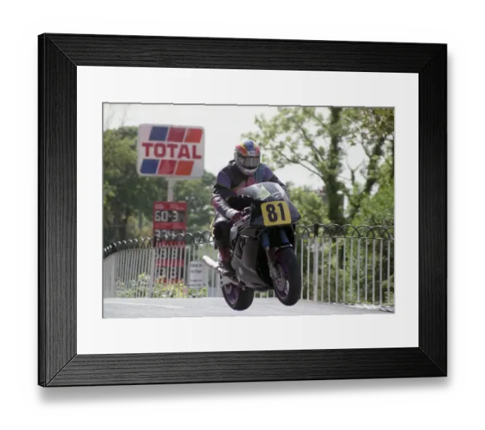 Framed Print : Brett Dugdale (Yamaha) 1994 Supersport 600 TT Framed Print : Brett Dugdale (Yamaha) 1994 Supersport 600 TT