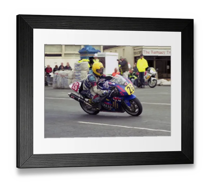 Framed Print : Chris Wedgwood (Suzuki) 1999 Newcomers Manx Grand Prix Framed Print : Chris Wedgwood (Suzuki) 1999 Newcomers Manx Grand Prix