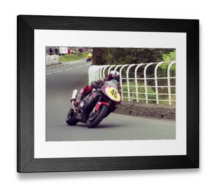 Framed Print : Chris Wedgwood (Suzuki) 2002 Senior Manx Grand Prix Framed Print : Chris Wedgwood (Suzuki) 2002 Senior Manx Grand Prix