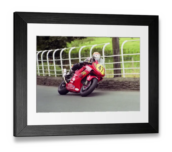 Framed Print : Maria Costello (Honda) 2002 Senior Manx Grand Prix Framed Print : Maria Costello (Honda) 2002 Senior Manx Grand Prix