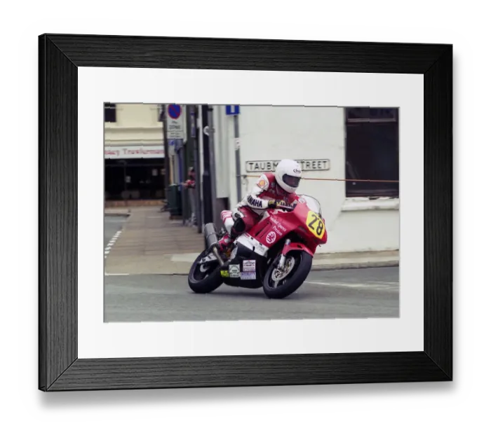 Framed Print : Kenny Munro (Honda) 1999 Newcomers Manx Grand Prix Framed Print : Kenny Munro (Honda) 1999 Newcomers Manx Grand Prix