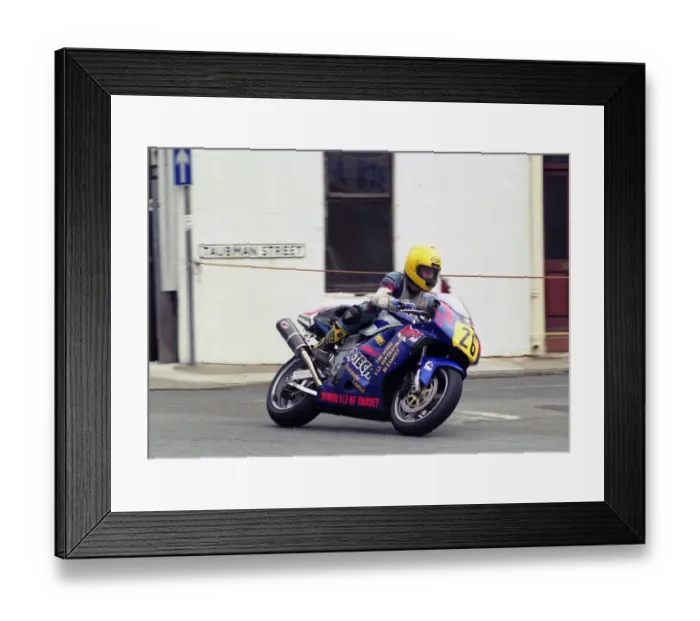 Framed Print : Chris Wedgwood (Suzuki) 1999 Newcomers Manx Grand Prix Framed Print : Chris Wedgwood (Suzuki) 1999 Newcomers Manx Grand Prix