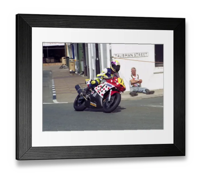 Framed Print : Bob Farrington (Yamaha) 2000 Senior Manx Grand Prix Framed Print : Bob Farrington (Yamaha) 2000 Senior Manx Grand Prix