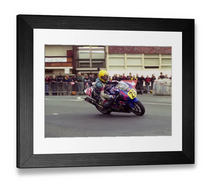 Framed Print : Chris Wedgwood (Suzuki) 1999 Newcomers Manx Grand Prix Framed Print : Chris Wedgwood (Suzuki) 1999 Newcomers Manx Grand Prix