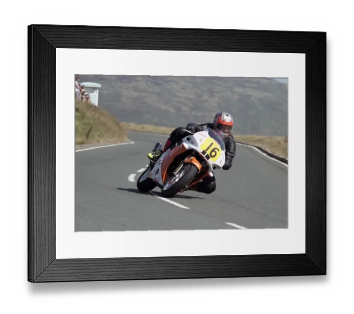 Framed Print : Roy Richardson (Honda) 1994 Senior Manx Grand Prix Framed Print : Roy Richardson (Honda) 1994 Senior Manx Grand Prix