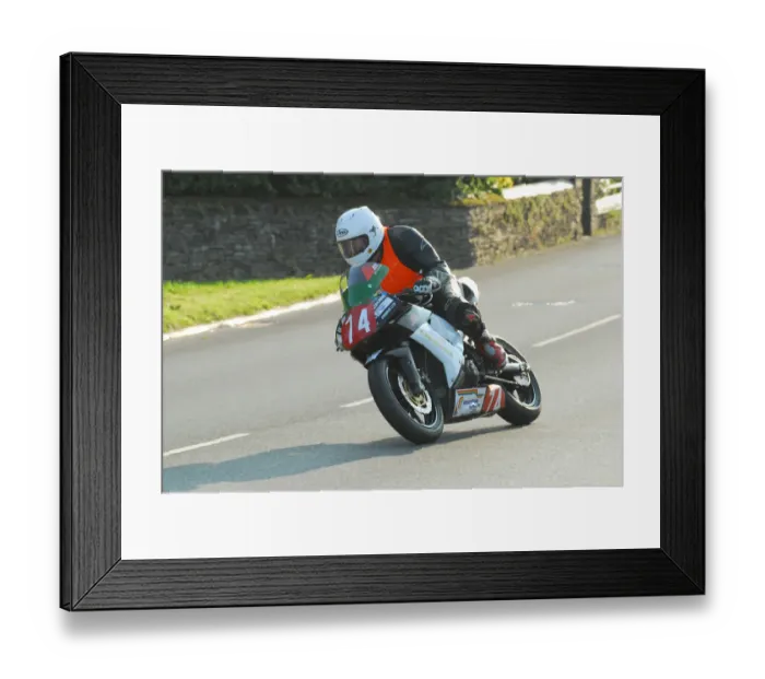 Framed Print : Robert Kenna (Kawasaki) 2013 Newcomers Manx Grand Prix Framed Print : Robert Kenna (Kawasaki) 2013 Newcomers Manx Grand Prix