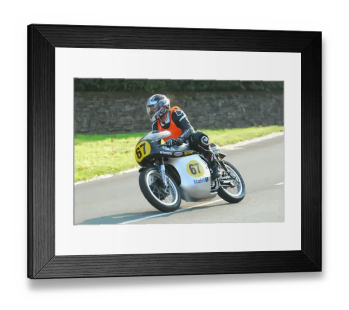 Framed Print : Bruce Verdon (Norton) 2013 500 Classic TT
