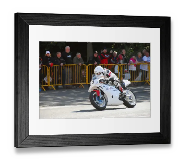 Framed Print : Ben Rea (Yamaha) 2014 Formula Two Classic TT Framed Print : Ben Rea (Yamaha) 2014 Formula Two Classic TT