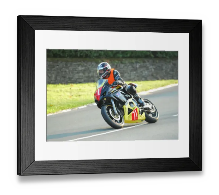 Framed Print : Dave Mason (Suzuki) Newcomers Manx Grand Prix Framed Print : Dave Mason (Suzuki) Newcomers Manx Grand Prix