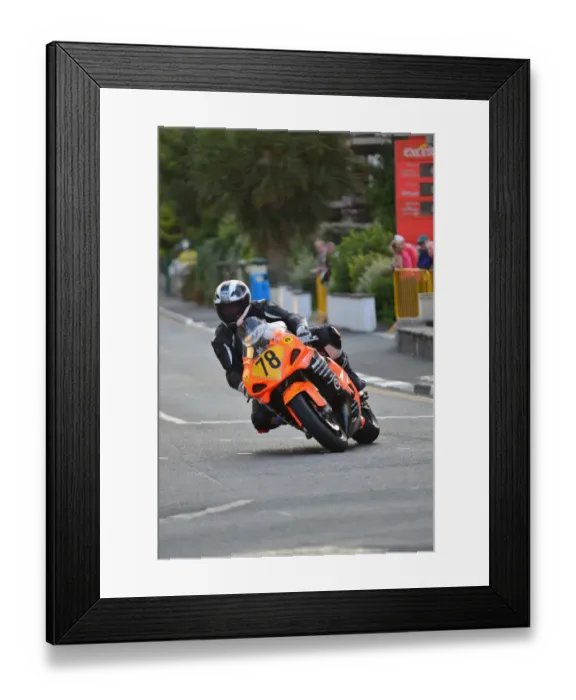 Framed Print : Rob Mitchel-Hill (Suzuki) 2013 Senior Manx Grand Prix Framed Print : Rob Mitchel-Hill (Suzuki) 2013 Senior Manx Grand Prix