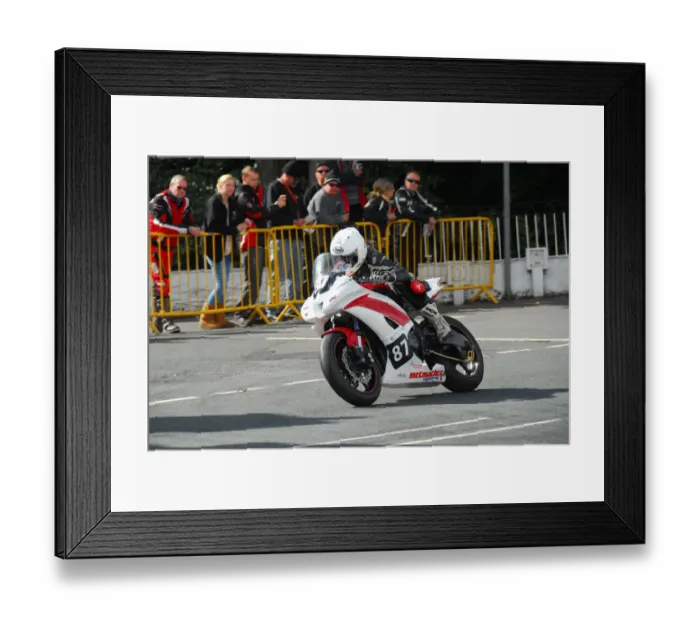 Framed Print : Sarah Boyes (Yamaha) 2014 Junior Manx Grand Prix Framed Print : Sarah Boyes (Yamaha) 2014 Junior Manx Grand Prix