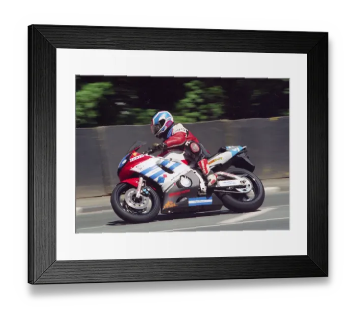 Framed Print : Edgardo Paredes (Yamaha) 2000 Junior TT Framed Print : Edgardo Paredes (Yamaha) 2000 Junior TT
