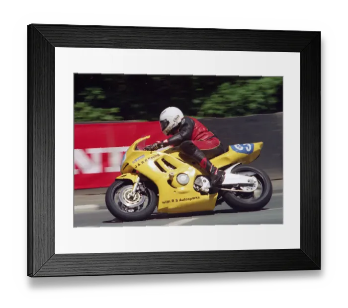 Framed Print : Alan Bezzant (Honda) 2000 Junior TT Framed Print : Alan Bezzant (Honda) 2000 Junior TT