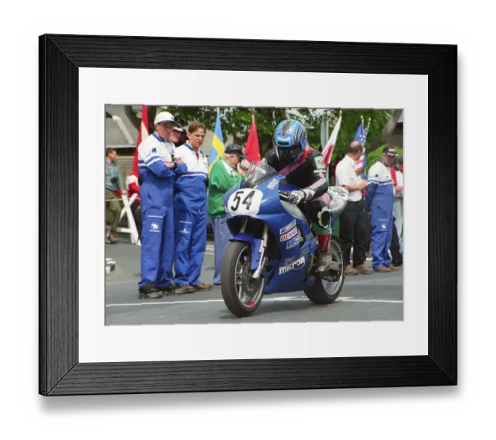 Framed Print : John Read (Yamaha) 2000 Formula One TT Framed Print : John Read (Yamaha) 2000 Formula One TT