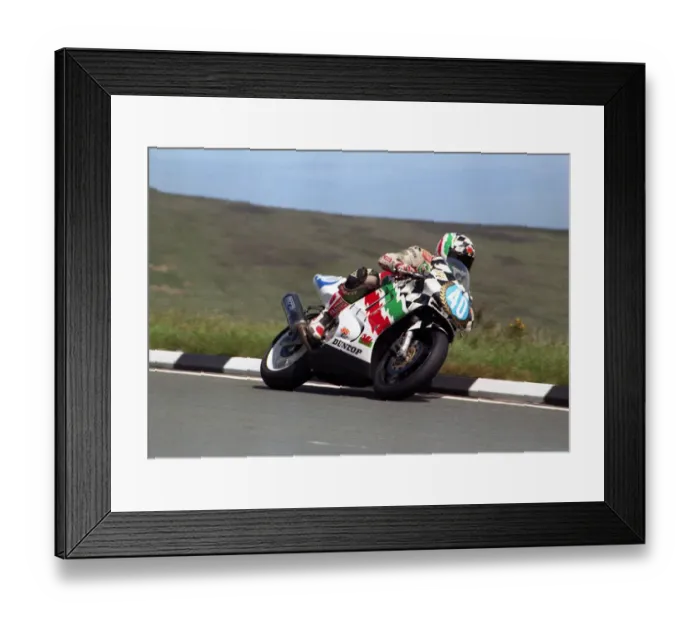 Framed Print : Paul Owen (Honda) 2000 Junior TT Framed Print : Paul Owen (Honda) 2000 Junior TT