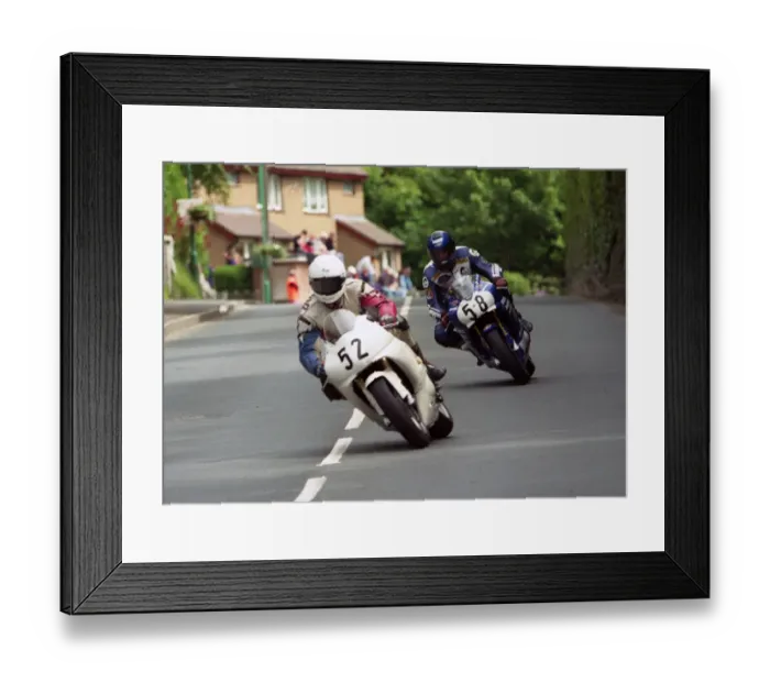 Framed Print : Mark Robinson (Yamaha) 2000 Formula One TT Framed Print : Mark Robinson (Yamaha) 2000 Formula One TT