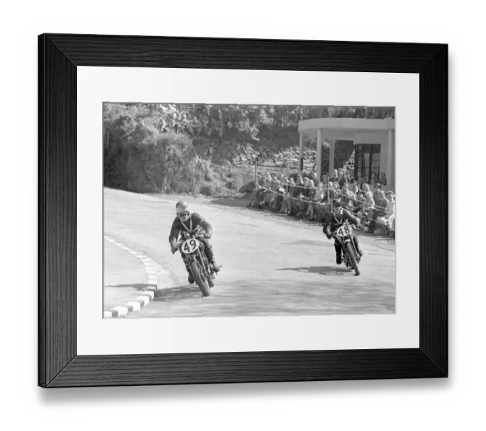 Framed Print : Jack Difazio (BSA, 49) & Bill Mundy (AJS) 1948 Junior Clubman TT Framed Print : Jack Difazio (BSA, 49) & Bill Mundy (AJS) 1948 Junior Clubman TT