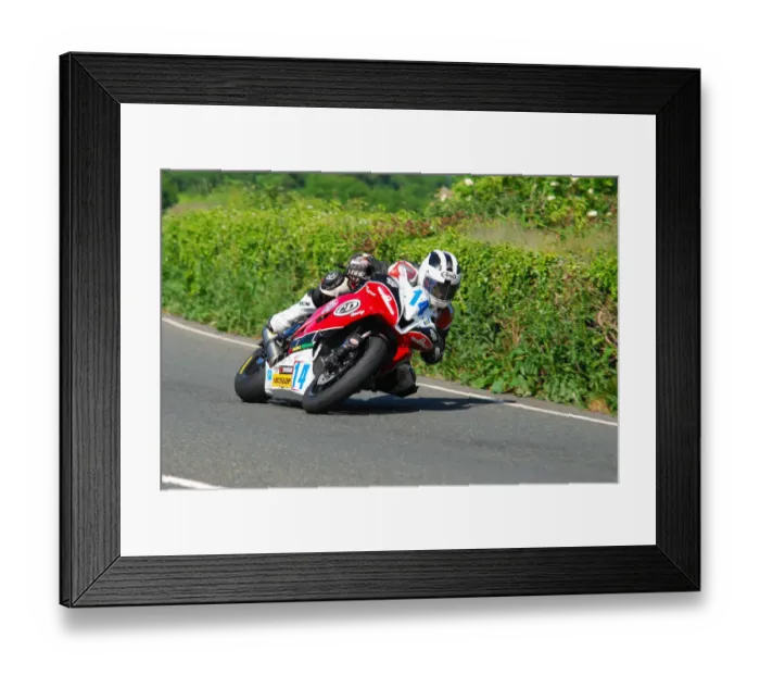 Framed Print : William Dunlop (Yamaha) 2010 Supersport TT Framed Print : William Dunlop (Yamaha) 2010 Supersport TT