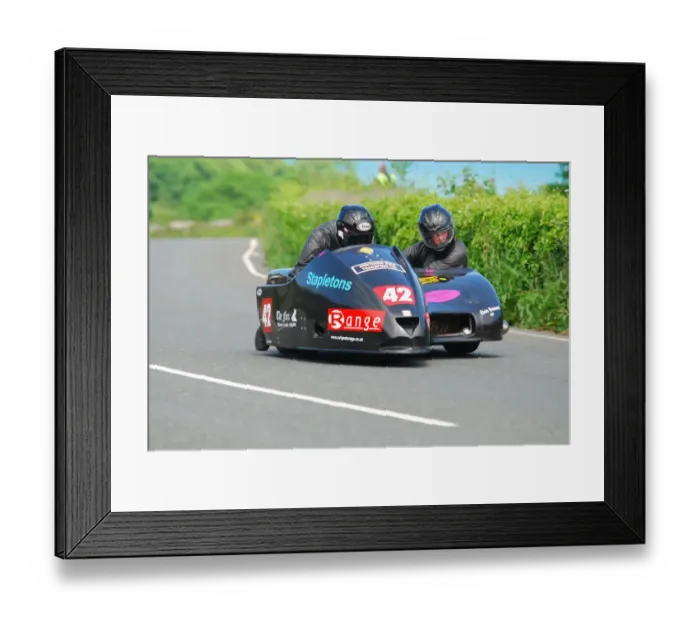 Framed Print : John Saunders & Loic Ansquer (MR Equipe Suzuki) 2010 Sidecar TT Framed Print : John Saunders & Loic Ansquer (MR Equipe Suzuki) 2010 Sidecar TT