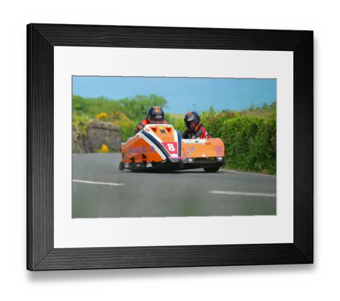 Framed Print : Roy Hanks & Dave Wells (Molyneux Rose Suzuki) 2010 Sidecar TT Framed Print : Roy Hanks & Dave Wells (Molyneux Rose Suzuki) 2010 Sidecar TT