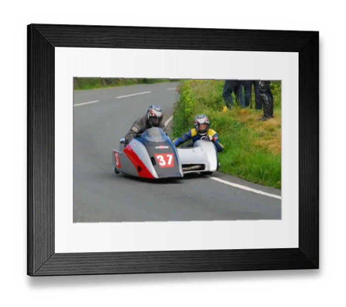 Framed Print : Wally Saunders & Eddie Kiff (Ireson Suzuki) 2010 Sidecar TT Framed Print : Wally Saunders & Eddie Kiff (Ireson Suzuki) 2010 Sidecar TT