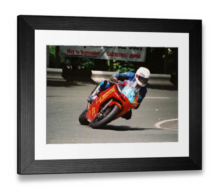 Framed Print : Victor Gilmore (Yamaha) 2004 Junior TT Framed Print : Victor Gilmore (Yamaha) 2004 Junior TT