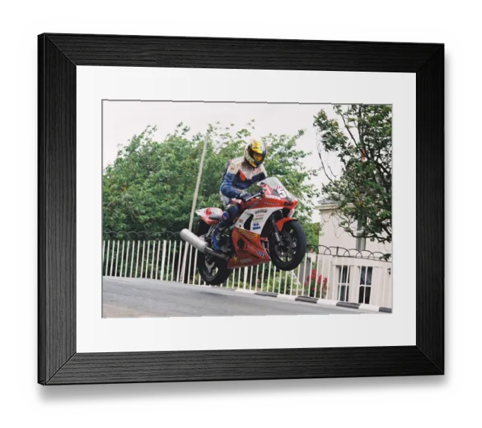 Framed Print : Kenneth McCrea (Yamaha) 2004 Production 600 TT