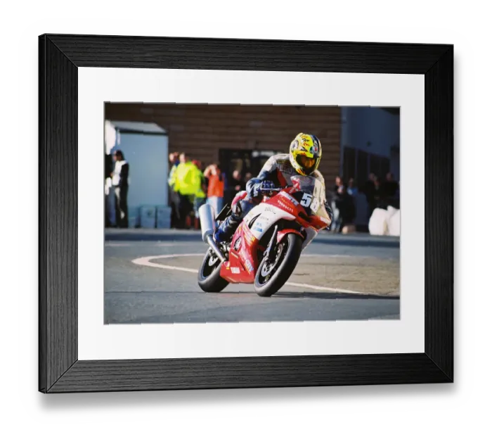 Framed Print : Kenneth McCrea (Yamaha) 2004 Production 600 TT