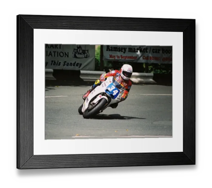Framed Print : Paul Owen (Honda) 2004 Junior TT Framed Print : Paul Owen (Honda) 2004 Junior TT
